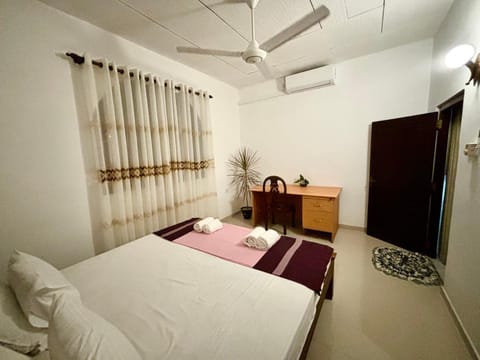 Bed, Bedroom, towels, air conditioner