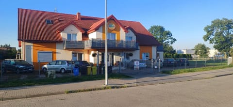 Property building, Off site, Neighbourhood, Street view, Location, Quiet street view