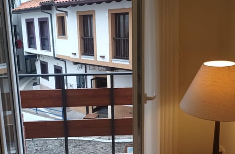 City view, Quiet street view