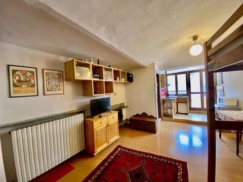 TV and multimedia, Kitchen or kitchenette, Living room