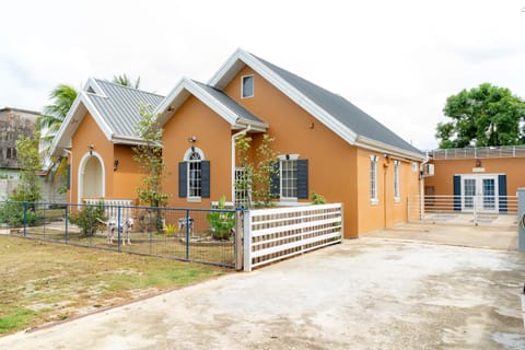 Property building, Day, Garden, Garden view