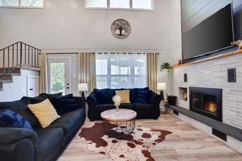 Communal lounge/ TV room, TV and multimedia, Living room, Seating area, Evening entertainment, flat iron