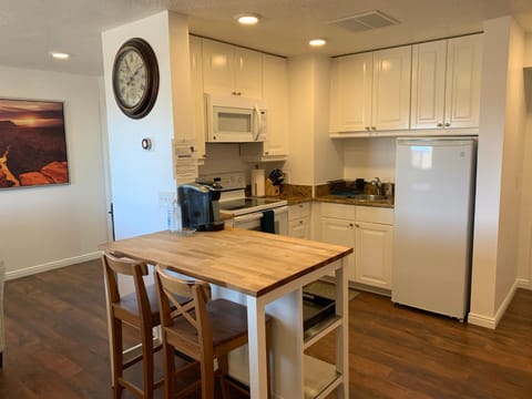 Dining area, kitchen