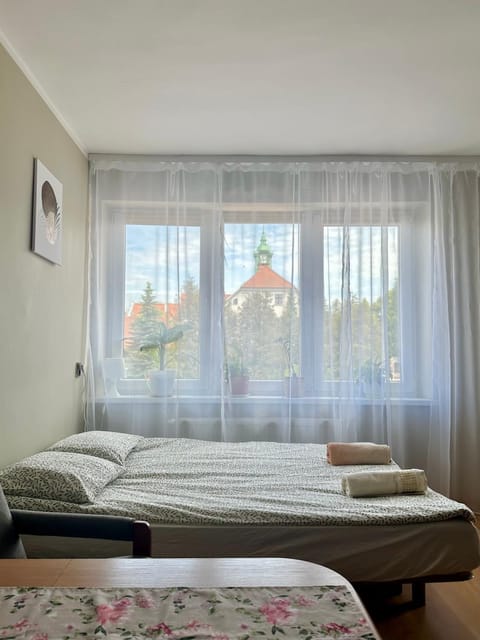 Bed, Photo of the whole room, towels