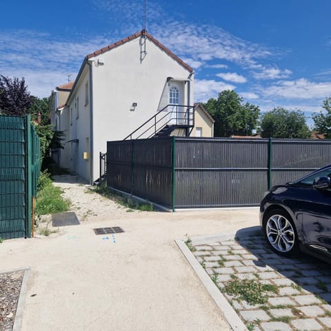 Property building, Neighbourhood, Street view, Parking