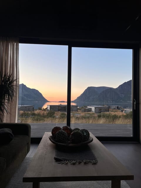 Mountain view, Sea view