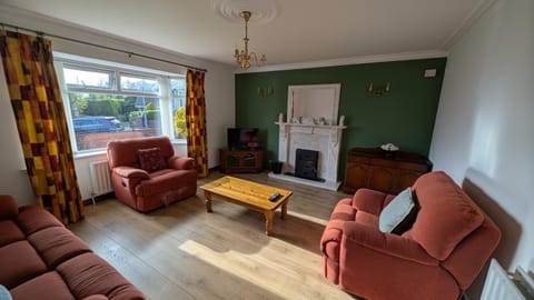 Living room, Seating area, fireplace