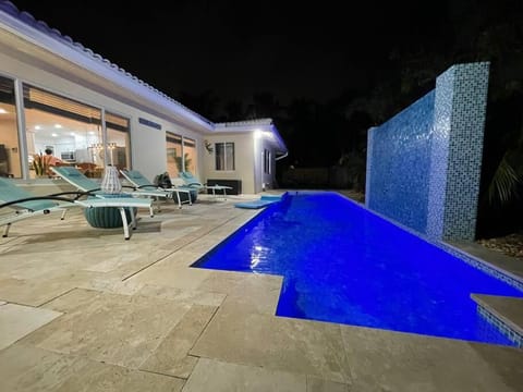 Walking distance to the beach 3Br House with 1 House in Lauderdale-by-the-Sea