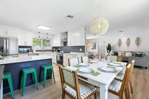 Cozy home at Lighthouse Point with Pool 1 House in Lighthouse Point