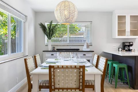 Cozy home at Lighthouse Point with Pool 1 House in Lighthouse Point