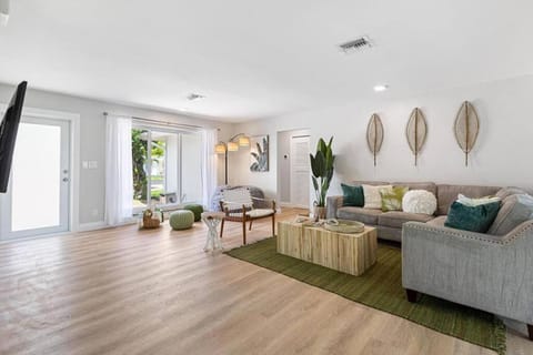 Cozy home at Lighthouse Point with Pool 1 House in Lighthouse Point