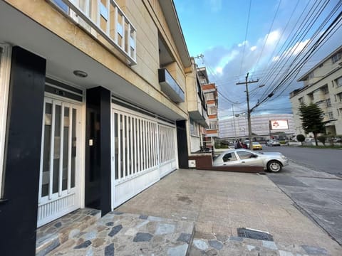Facade/entrance, Day, Street view, Parking