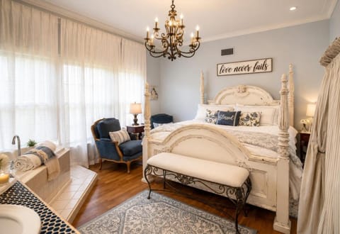 Bed, Seating area, Bedroom