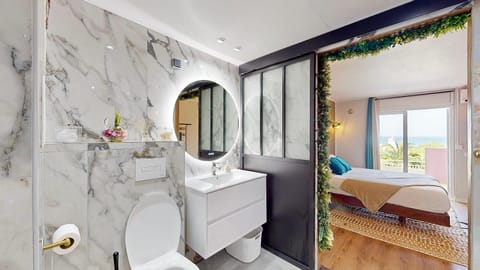 Toilet, Bed, Bathroom, Photo of the whole room