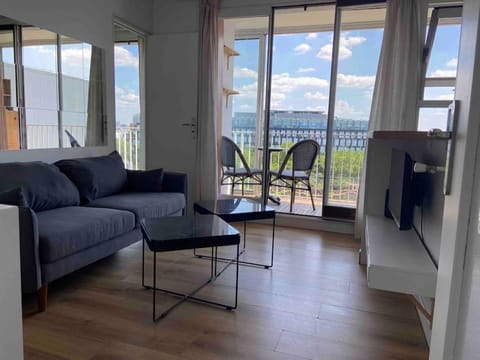 Agréable deux pièces avec loggia Apartment in Vanves