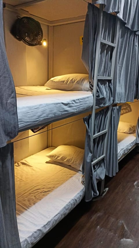 Bed, bunk bed