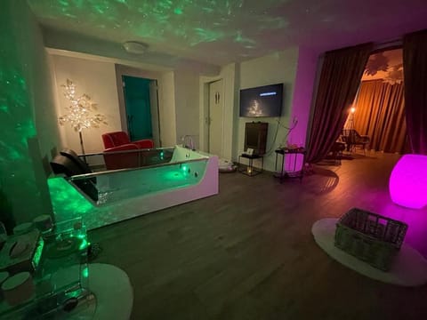 TV and multimedia, Photo of the whole room