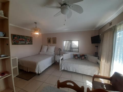 Cosy studio garden cottage Apartment in Cape Town