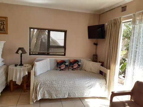 Cosy studio garden cottage Apartment in Cape Town