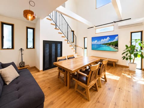 Day, Living room
