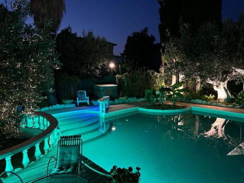 Swimming pool