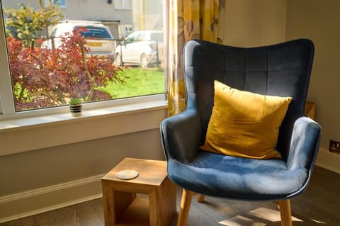 Day, Living room, Seating area