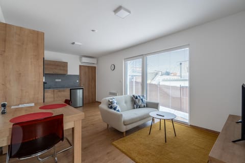 Communal lounge/ TV room, TV and multimedia, Kitchen or kitchenette, Living room, Dining area