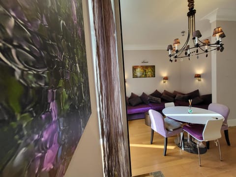 Living room, Decorative detail, Seating area, Dining area