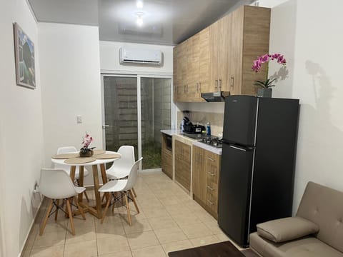 Kitchen or kitchenette, Dining area, air conditioner