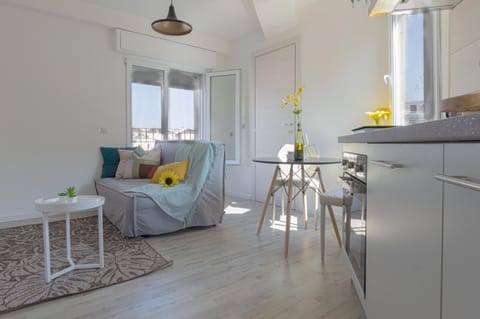 Kitchen or kitchenette, Living room