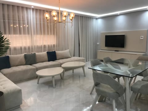 Communal lounge/ TV room, TV and multimedia, Living room, Seating area, Evening entertainment