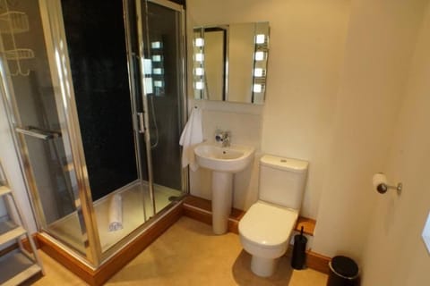 OAKLEY LODGE- LUXURY FARM COTTAGE House in England