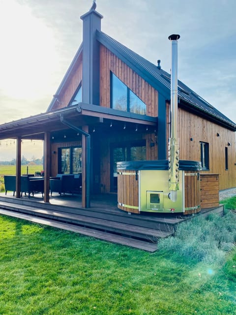 Property building, Garden, Balcony/Terrace