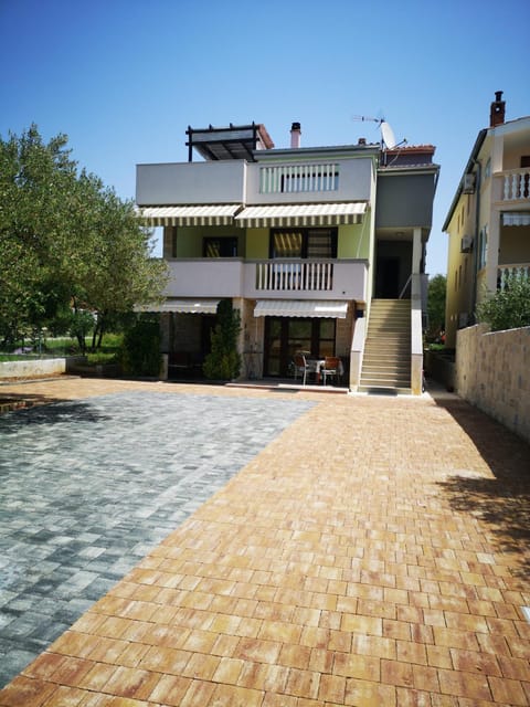 Property building, Area and facilities