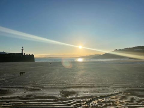 Nearby landmark, Day, Natural landscape, Beach, Sunrise