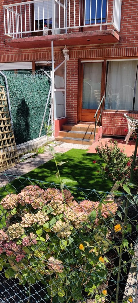 Garden, Balcony/Terrace
