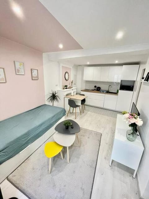Kitchen or kitchenette, Living room, Dining area