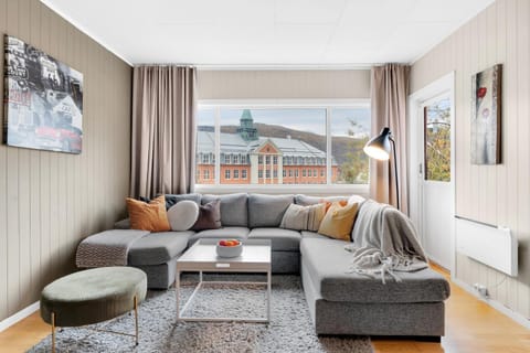 Living room, Seating area, internet