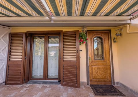 Facade/entrance, Day