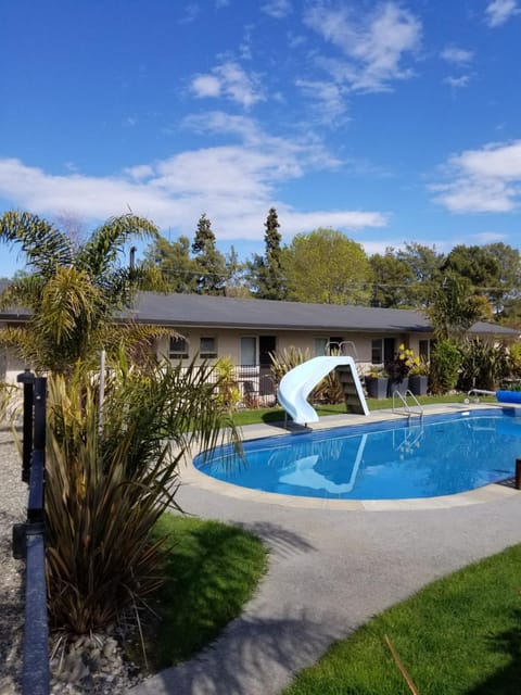 Swimming pool, Swimming pool
