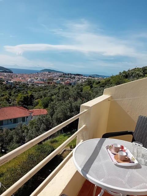 Patio, Day, People, Natural landscape, Bird's eye view, Balcony/Terrace, Dining area, Sea view