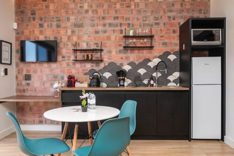 Coffee/tea facilities, Kitchen or kitchenette, minibar, stove, toaster