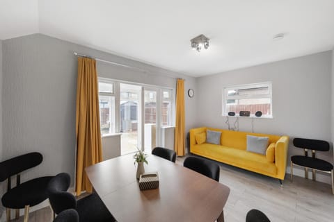 Living room, Seating area, Dining area