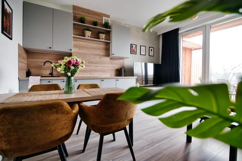 Kitchen or kitchenette, Living room, Seating area, Dining area, pet friendly