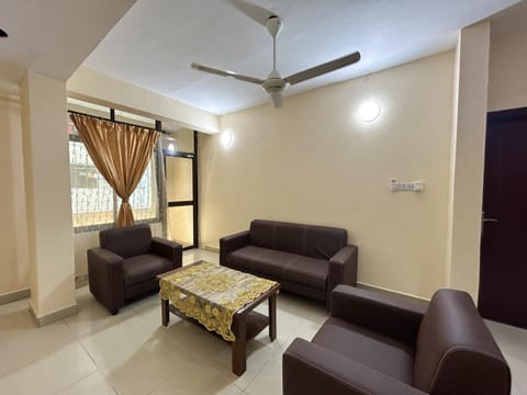 TV and multimedia, Living room, Seating area, fireplace
