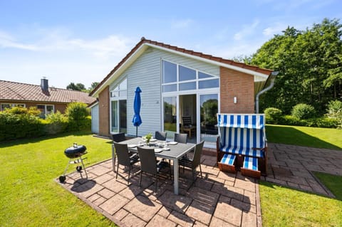 Property building, Day, BBQ facilities, Garden, Balcony/Terrace
