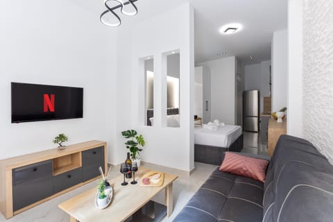 TV and multimedia, Living room, Seating area, Evening entertainment