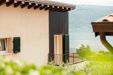 Balcony/Terrace, Lake view
