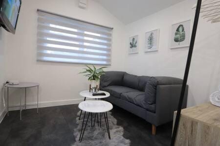The Snug- Studio in Portishead with Parking Apartment in Portishead