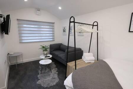 The Snug- Studio in Portishead with Parking Apartment in Portishead
